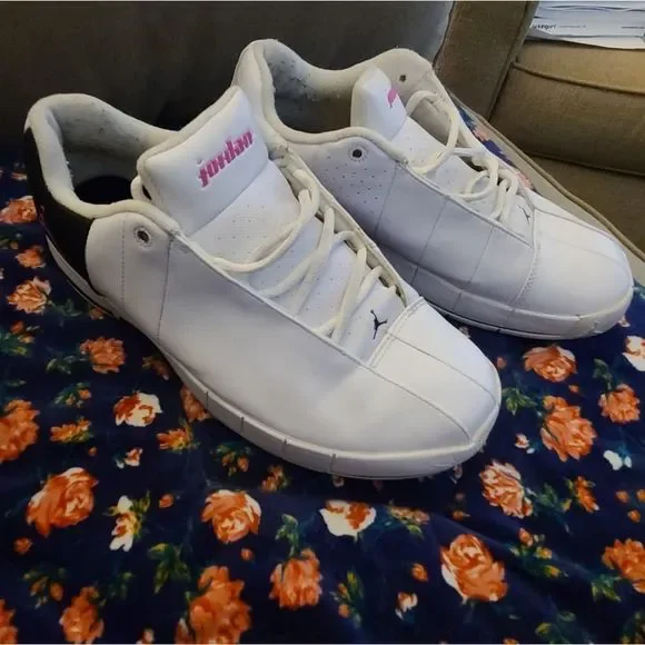 Air Jordan Team Elite Low women's size 11 EUC white, black and pink